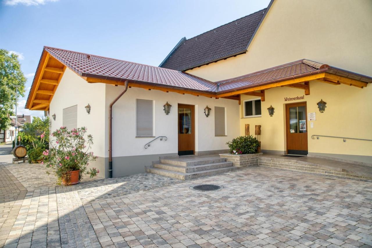 Gaestehaus Weingut Politschek Bad Friedrichshall Esterno foto
