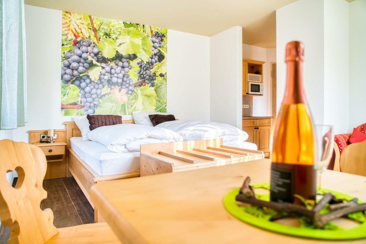 Gaestehaus Weingut Politschek Bad Friedrichshall Esterno foto
